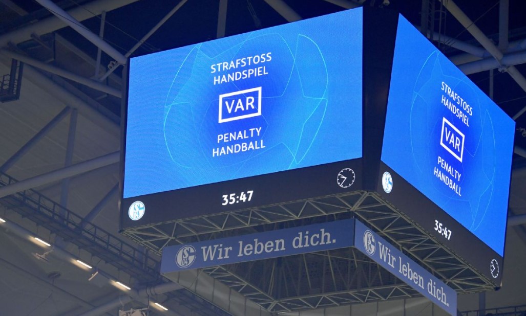 Bên trong trung tâm kiểm tra VAR của UEFA có gì?