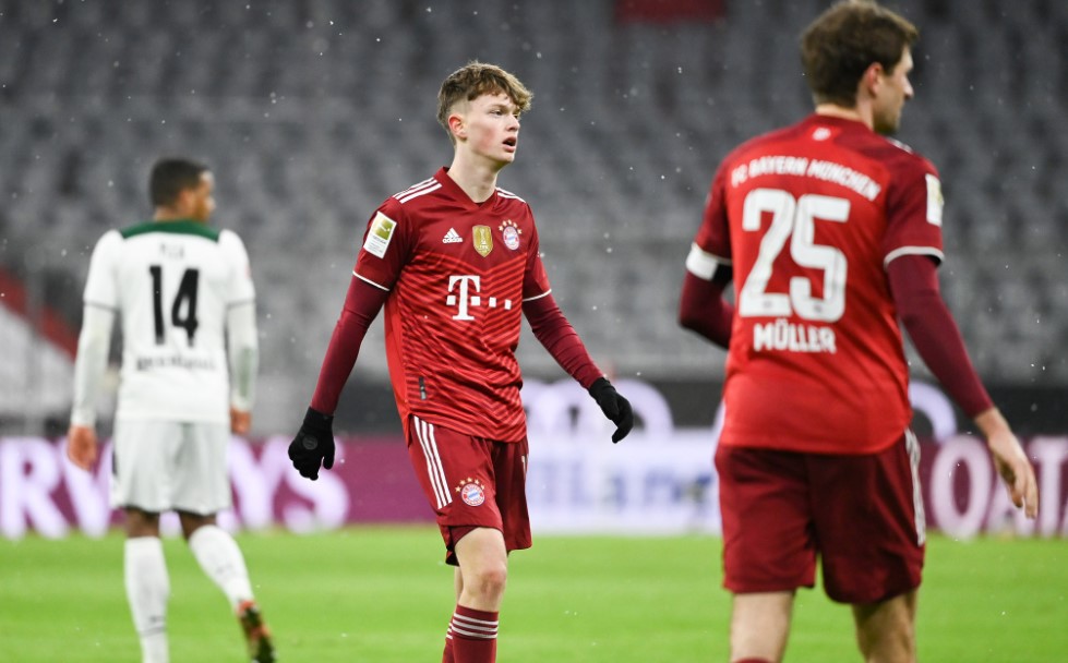 Cầu thủ trẻ nhất thi đấu trong màu áo Bayern là ai?