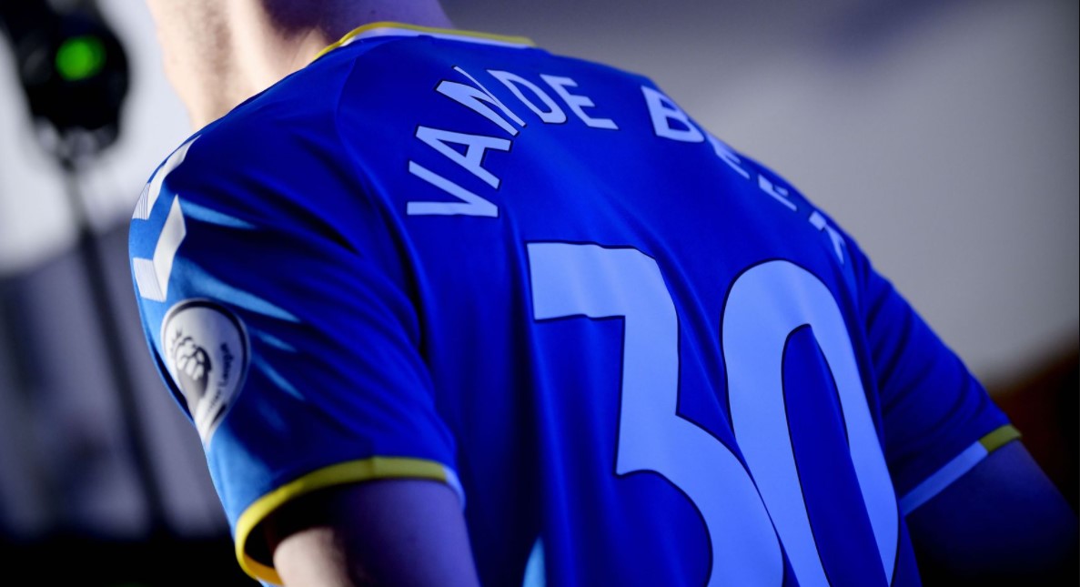 Van De Beek sẽ khoác số áo 30 khi thi đấu tại Everton