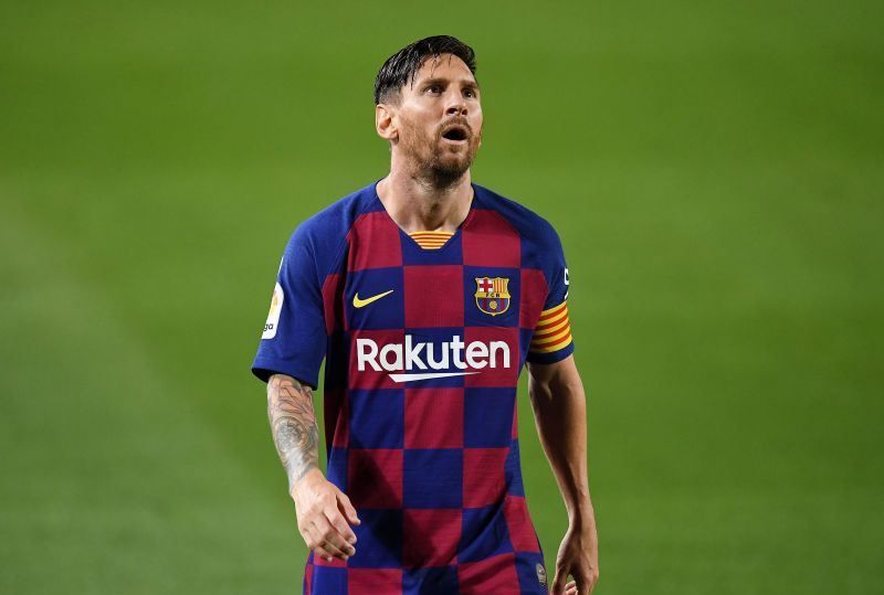Hình ảnh cầu thủ Messi trên sân đấu