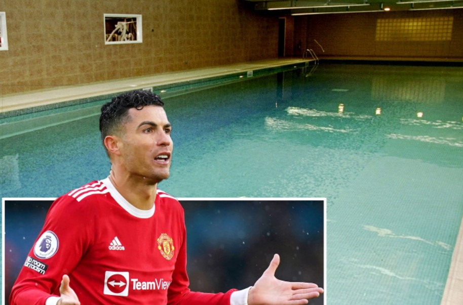 Ronaldo yêu cầu MU nâng cấp bể bơi tại sân tập