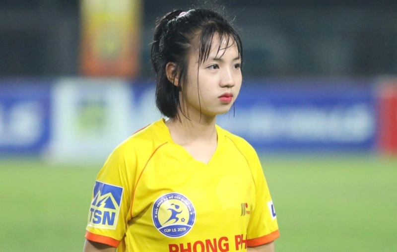 Trần Thị Duyên nữ cầu thủ trẻ tuổi xinh đẹp