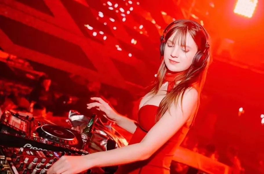 Top 12 nữ DJ nóng bỏng nhất thế giới khiến người nhìn mãn nhãn