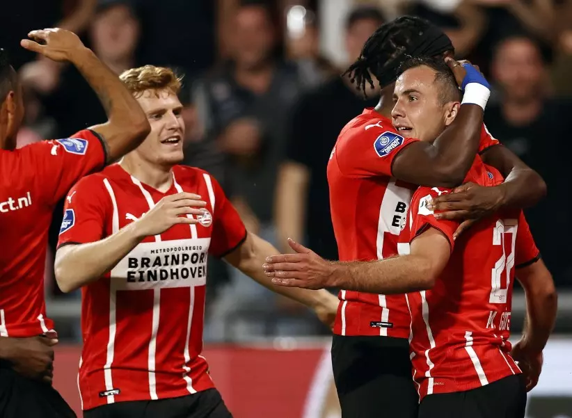 PSV Eindhoven với lợi thế sân nhà được dự đoán sẽ giành chiến thắng