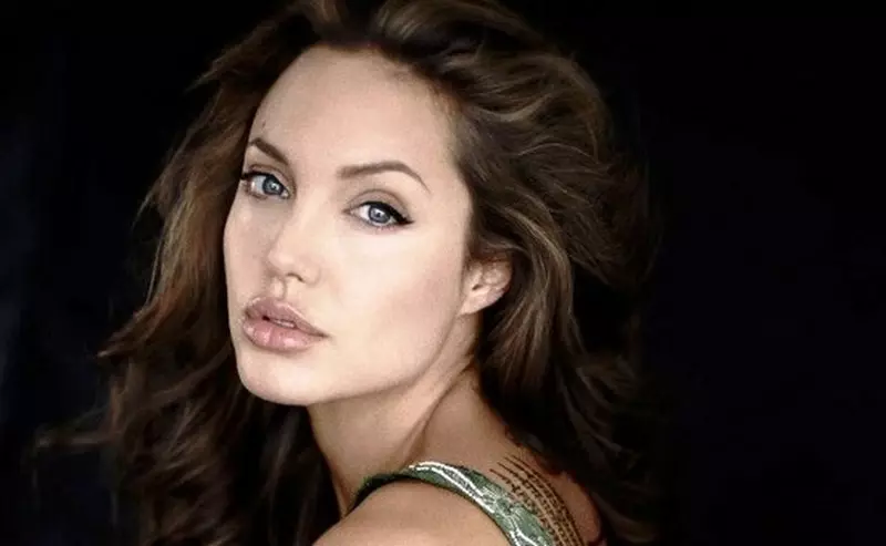 Angelina Jolie được mệnh danh là người mẫu nữ đẹp nhất thế giới 