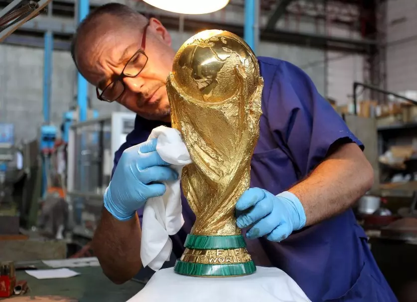 Bên trong xưởng chế tác chiếc cúp FIFA World Cup