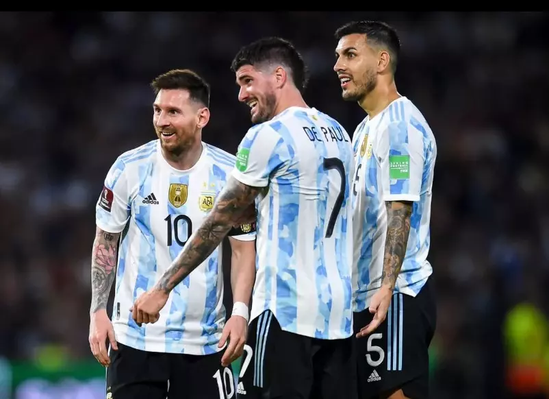 Argentina đã đánh bại Úc 2-1 để giành quyền vào tứ kết World Cup 2022