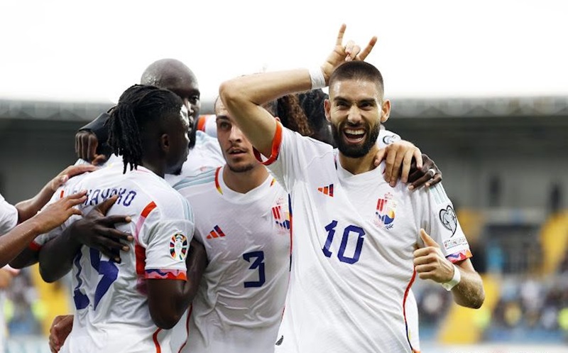 Tiền vệ Yannick Carrasco “vô tình” ghi bàn giúp tuyển Bỉ thắng 1-0 tại Azerbaijan.